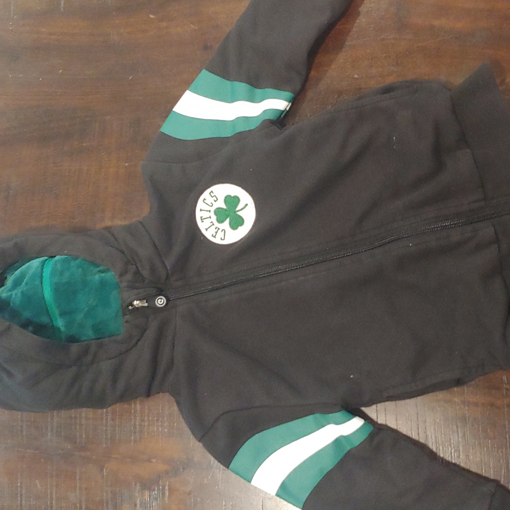 NBA hoodie size 3 years, Boston Celtics!!! Also turns into a cute teddy bear!